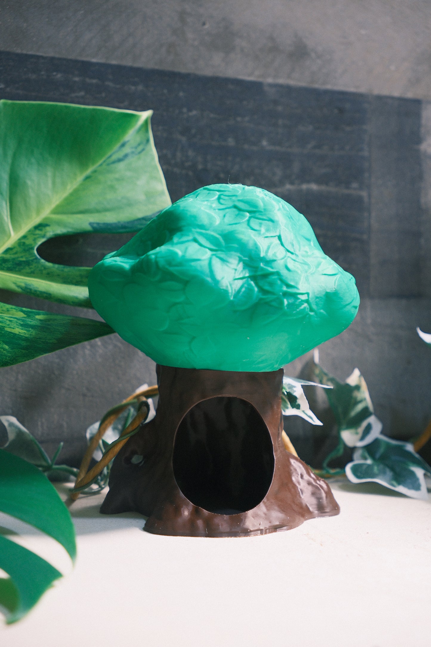 Tree Hide with Removeable Top